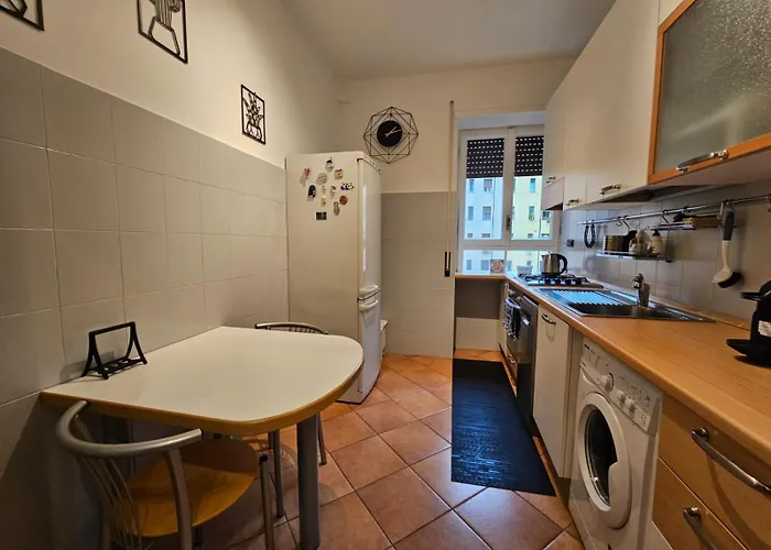 Giulios - By Be Your Apartment *