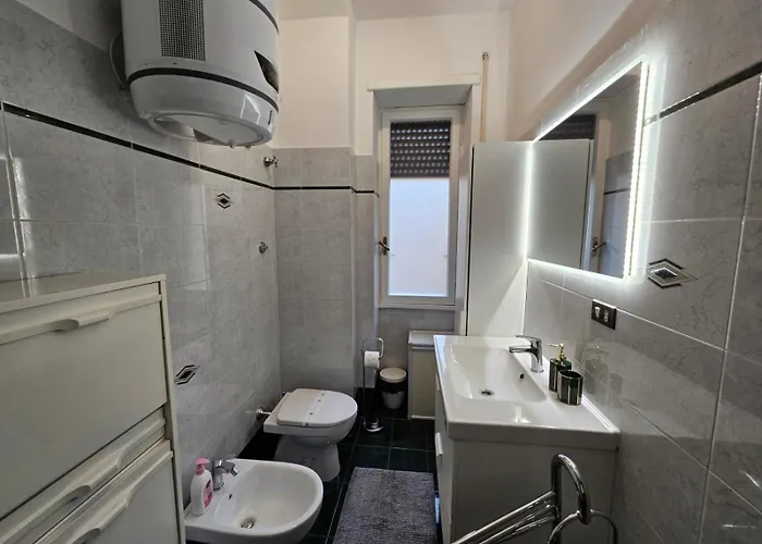 Giulios - By Be Your Apartment Rome