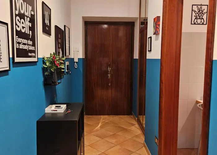 Giulios - By Be Your Apartment